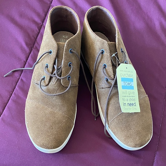 TOMS Men\'s Tan Chukka Boots